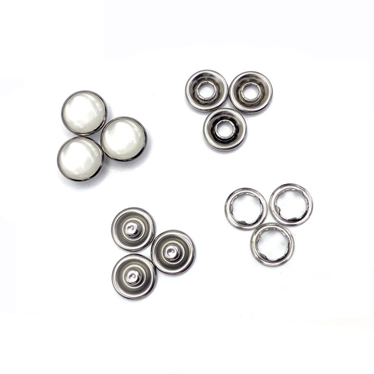 Schnappringknopf aus Messing mit Perlenkappe – sicher, langlebig und hautverträglich für Bekleidung und Accessoires