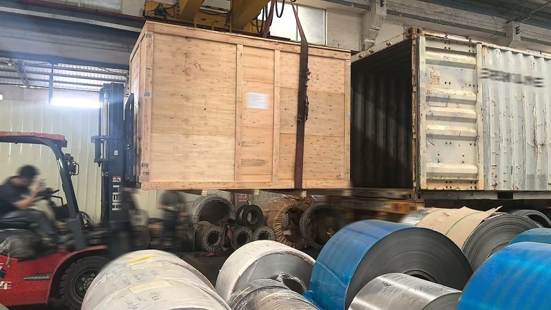 Update zum Werksversand: Gabelstaplerbeladung und sichere Lieferung